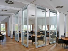 Nhôm kính tại Cổng Xanh